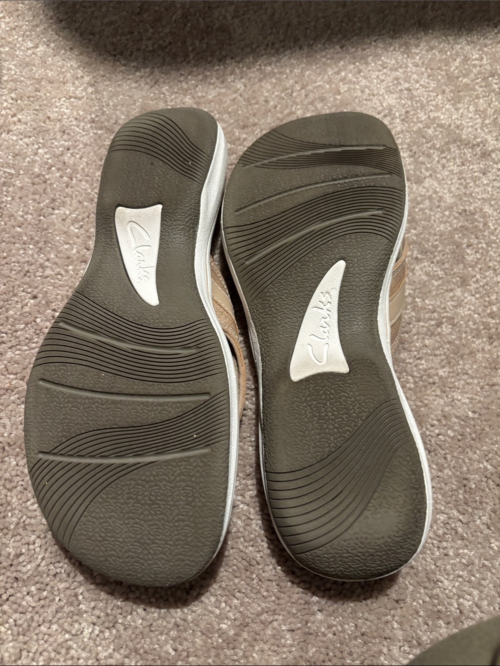 Clarks Cloudsteppers Women's Beige/Tan Strap Sandals - Picture 3 of 3